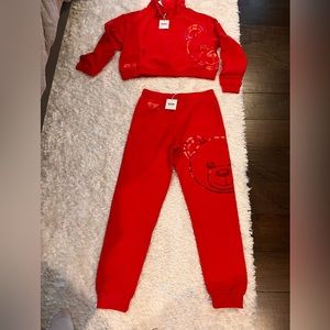 Red Moschino jogger teddy set size L. Can also be purchased separately.
